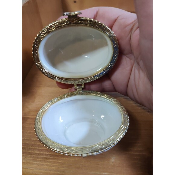 Vtg Ivory Embossed Porcelain Oval Egg Shaped Trinket Box Hinged Lid Flowers 3" - Picture 2 of 9